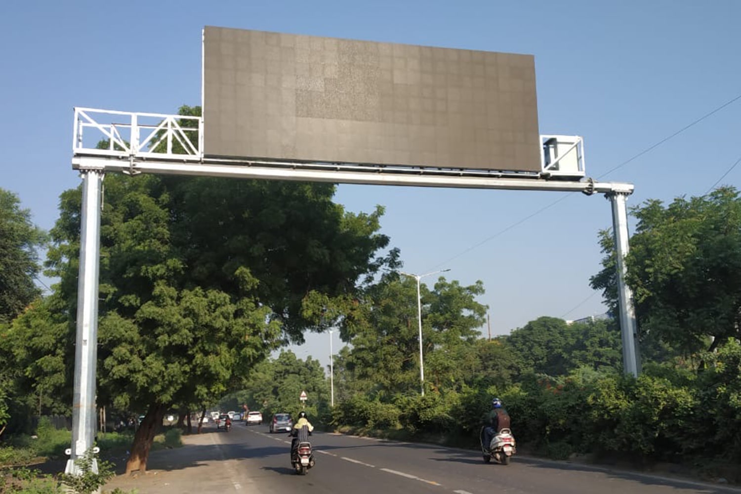 Dual-pole-Gantry_Ahmedabad-smart-city-1-min